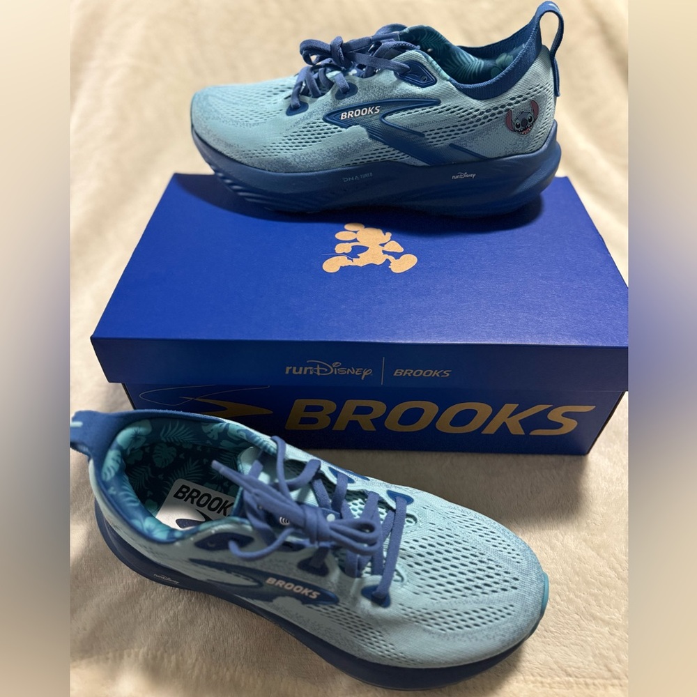 Brooks Disney Glycerin 22 Stitch
Run Disney women’s run & walk sneaker